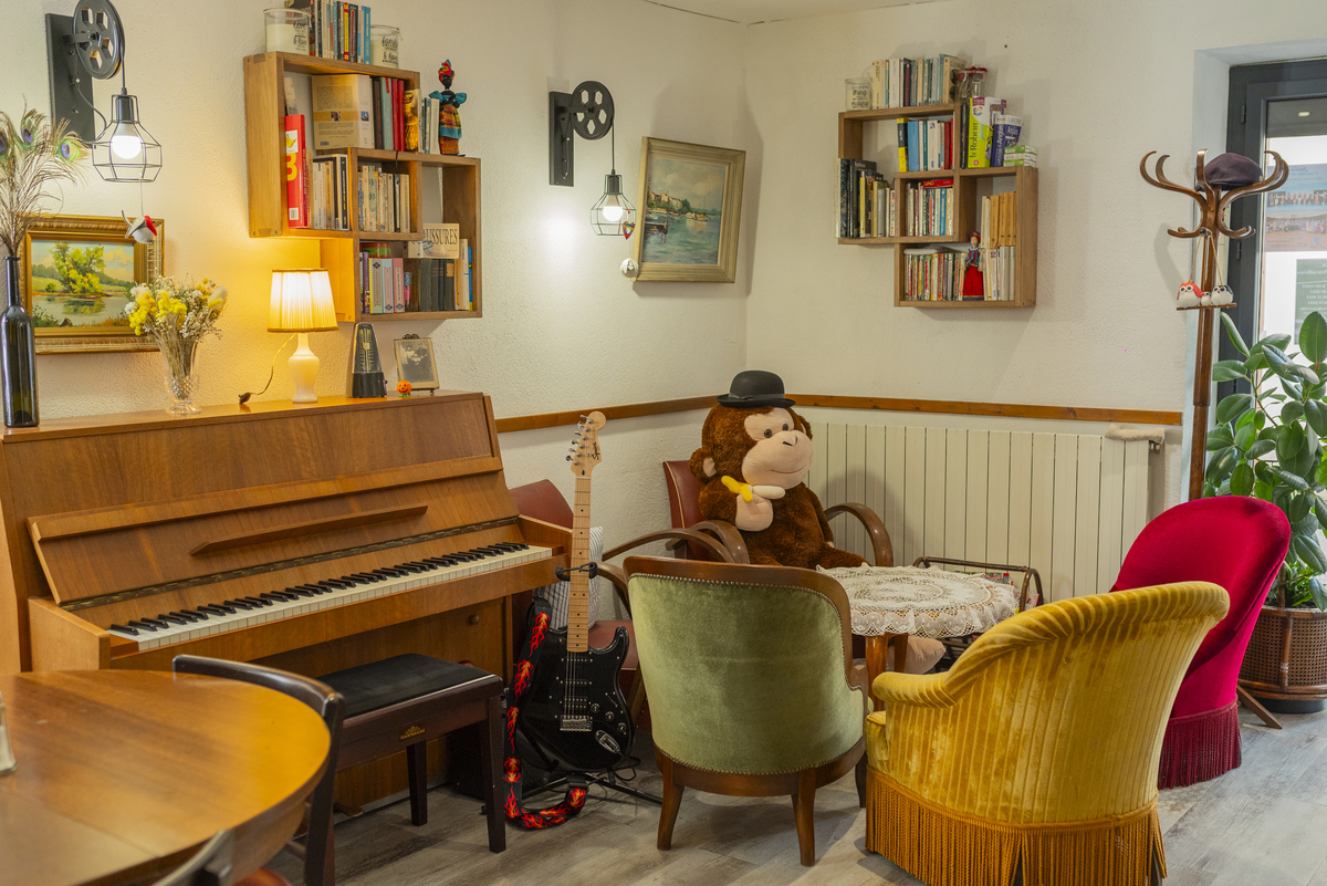 Le piano et le salon du Petit Charlot